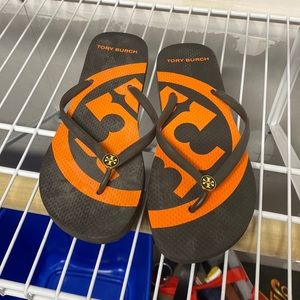 Tory burch flip flops